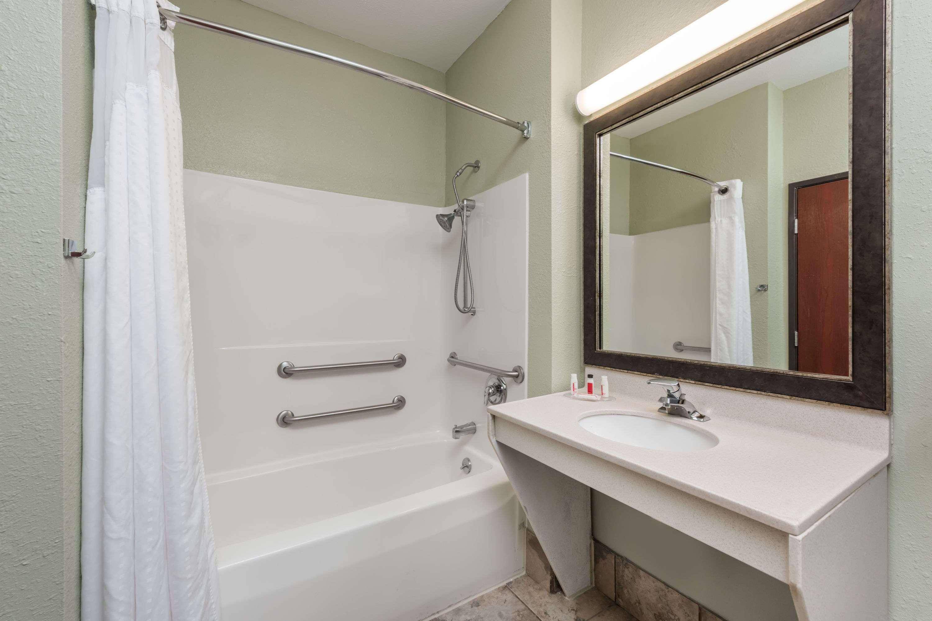 Seasons Inn & Suites Highland Dış mekan fotoğraf