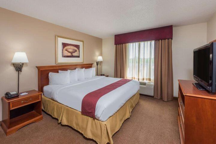 Seasons Inn & Suites Highland Dış mekan fotoğraf